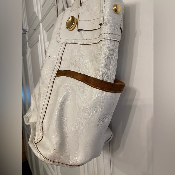 B. MAKOWSKI LARGE WHITE LEATHER AND SUEDE SHOULDER BAG WITH DUAL TOP HANDLES - Picture 10 of 12